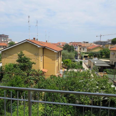 La Baia Di Lori Apartment เปซาโร ภายนอก รูปภาพ