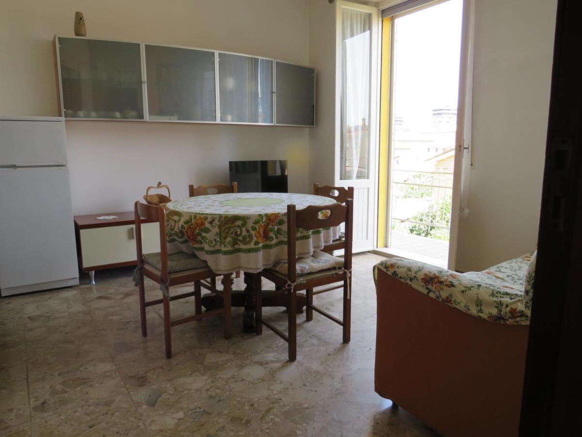 La Baia Di Lori Apartment เปซาโร ภายนอก รูปภาพ