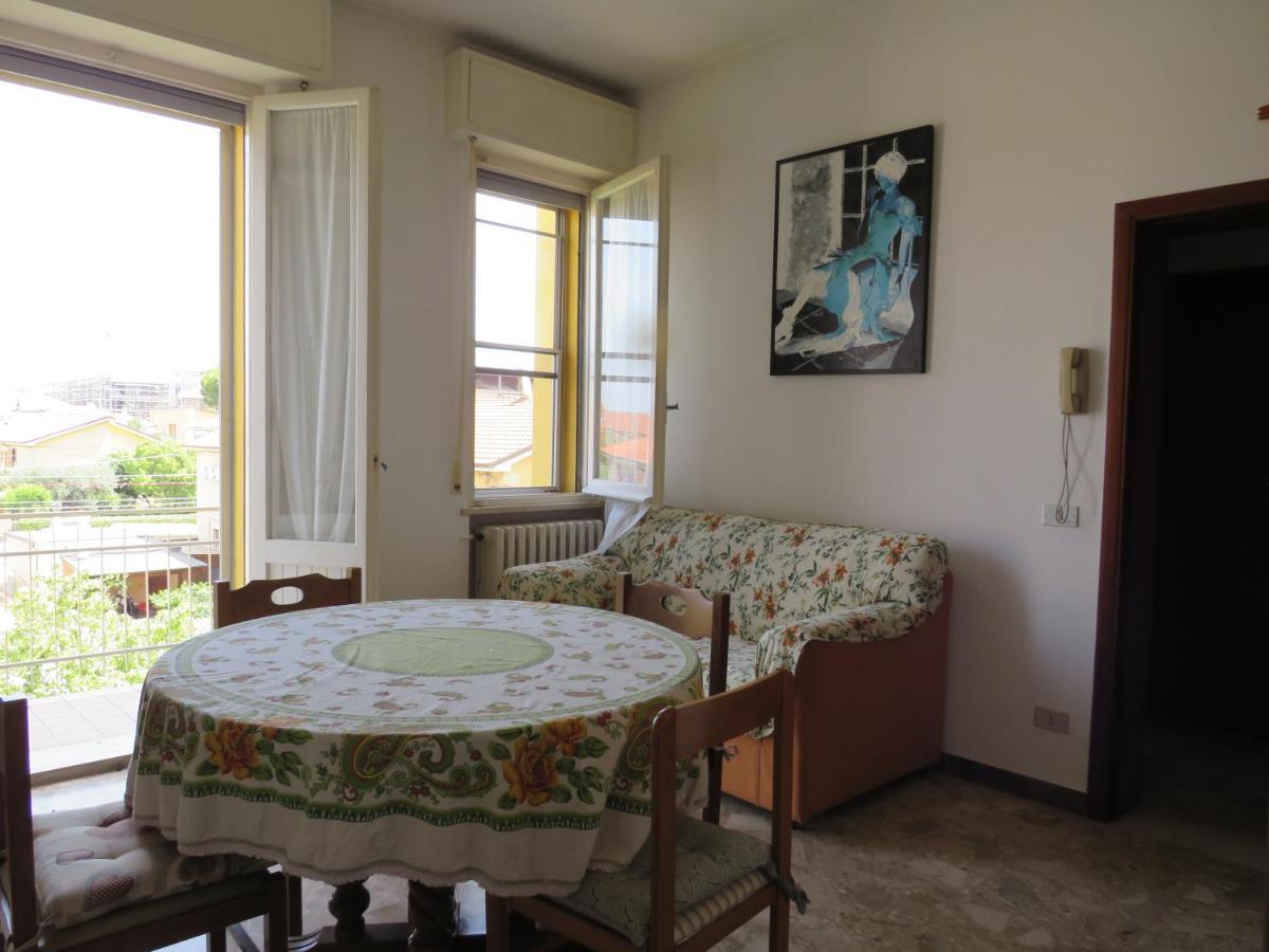 La Baia Di Lori Apartment เปซาโร ภายนอก รูปภาพ