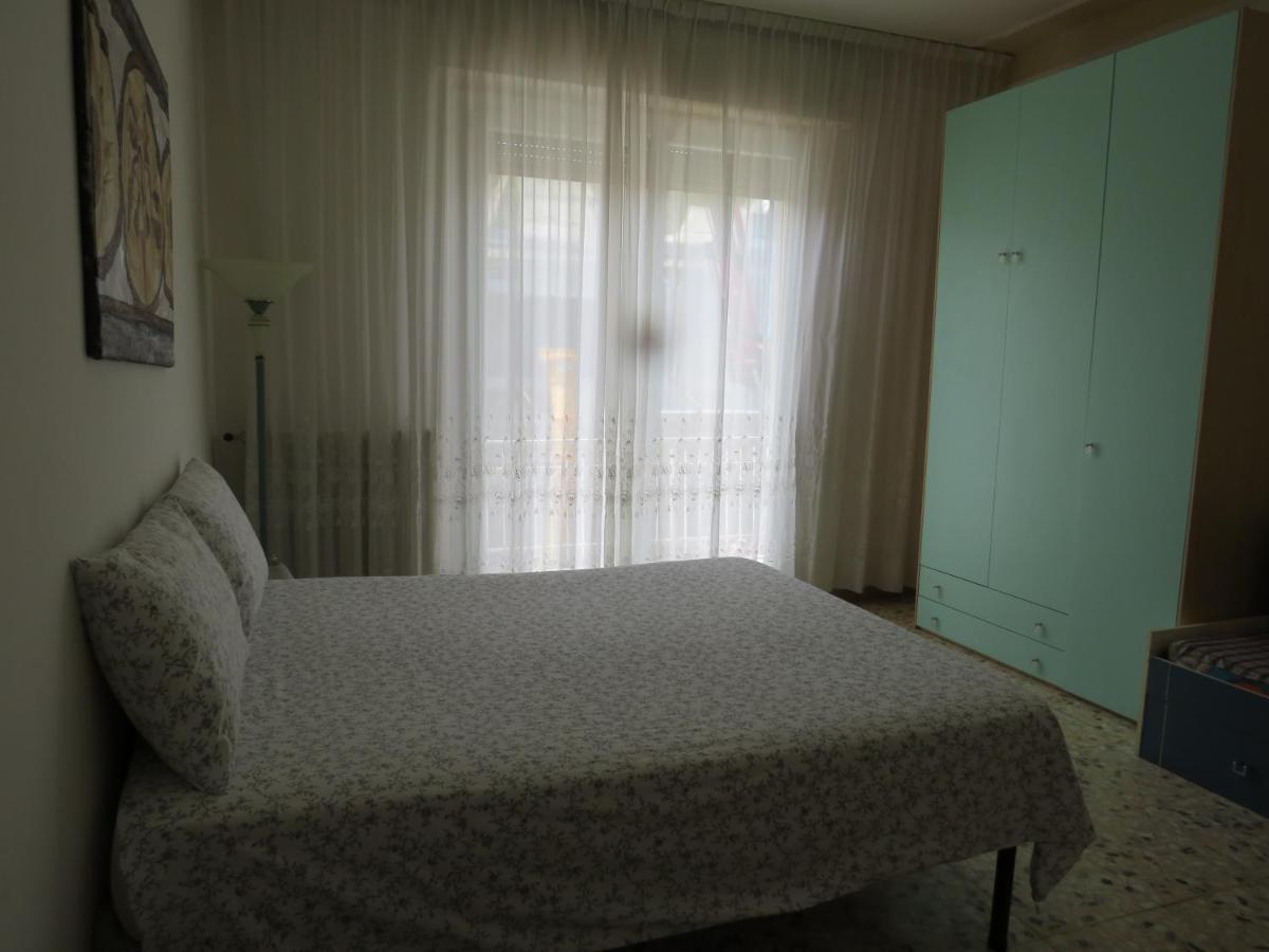La Baia Di Lori Apartment เปซาโร ภายนอก รูปภาพ